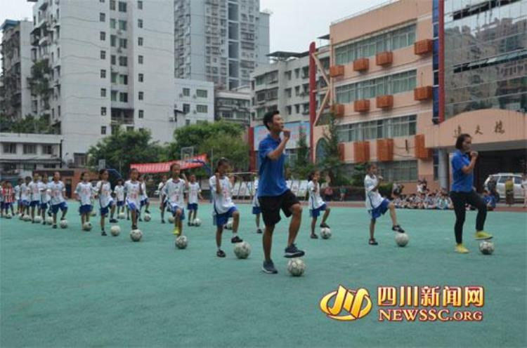 成都体育学院爱心捐赠仪式在达川区逸夫小学举行